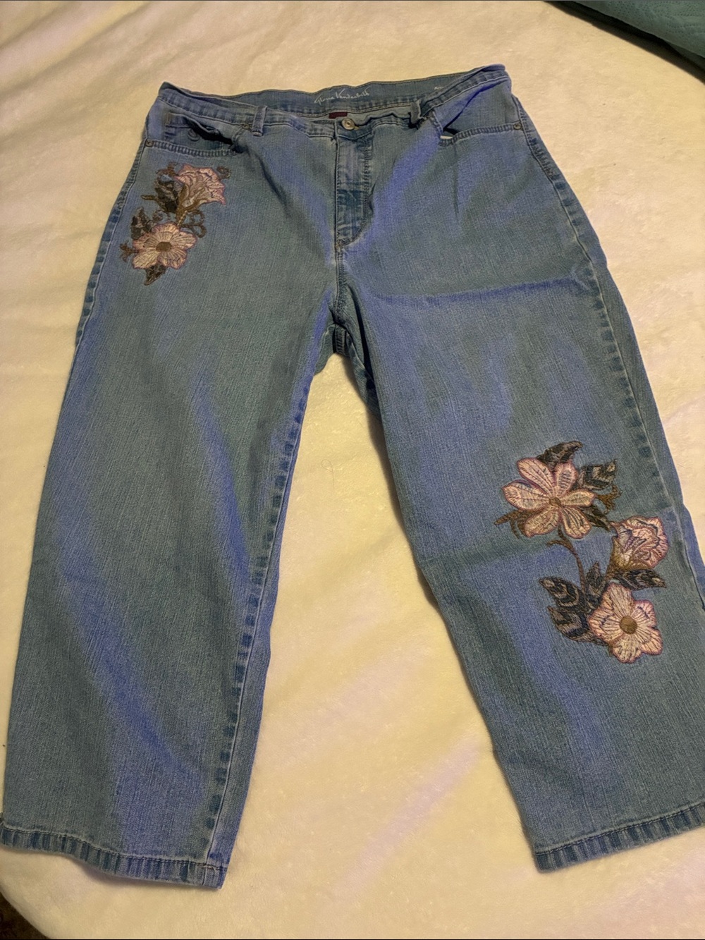 Light Blue Cropped Women’s Jeans with Pink Floral Embroidery